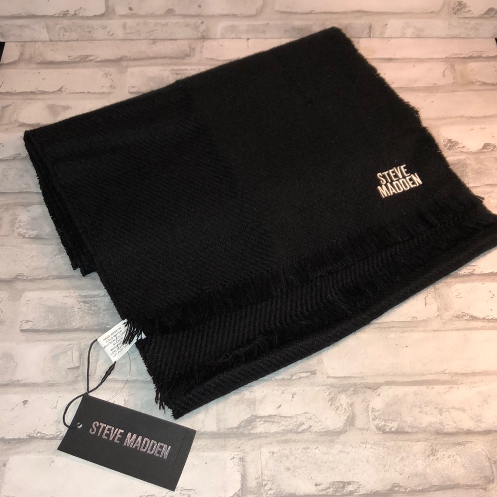 Steve Madden black acrylic knit scarf new with tags 13 by 80 inch fringe unisex